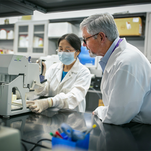 Garnet Kelsoe in his lab.